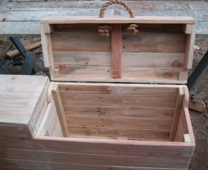 Open boot trunk with lid